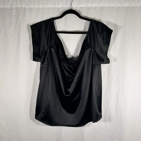 Torrid Blouse Women's 4 4X Black Short Sleeve Round Neck Chest Slit Pullover - Picture 1 of 7